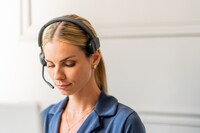 HP 77Y97AA Poly Voyager 4310-M USB-C headset Microsoft Teams-tanúsítvánnyal + BT700 hardverkulcs + töltőállvány