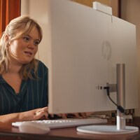HP 27-cr0001nn AIO 8A6Z9EA 27" FHD AG Ryzen5/7520U 16GB 512GB W11h fehér nem érintőképernyős multifunkciós számítógép / PC